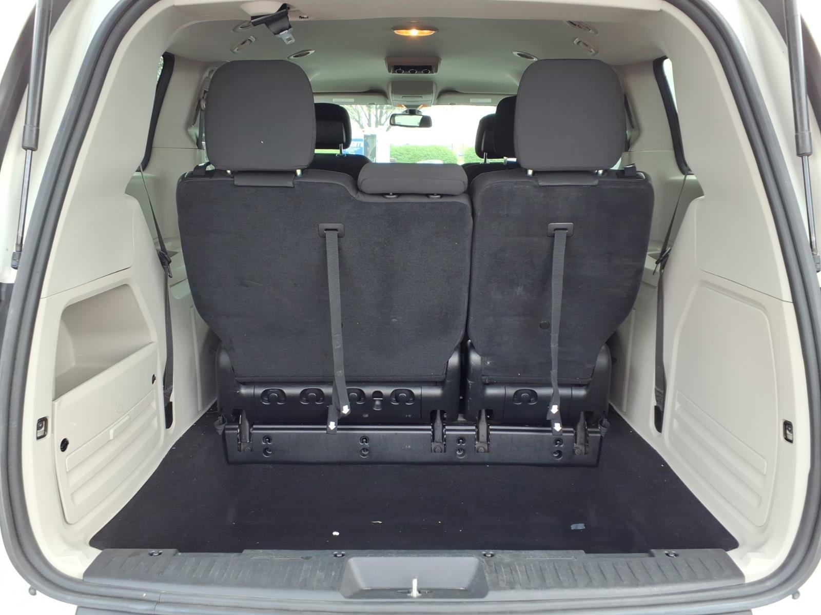 Used 2019 Dodge Grand Caravan SE w/ UConnect Hands-Free Group image 28