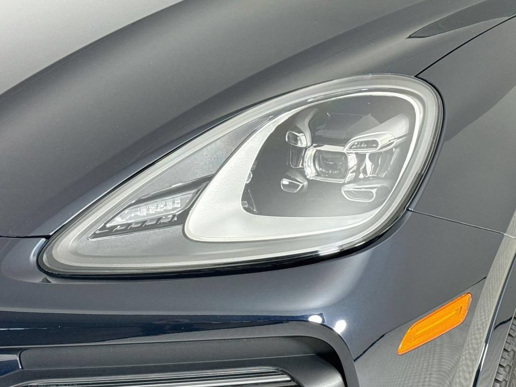Certified 2023 Porsche Cayenne AWD/4WD image 25