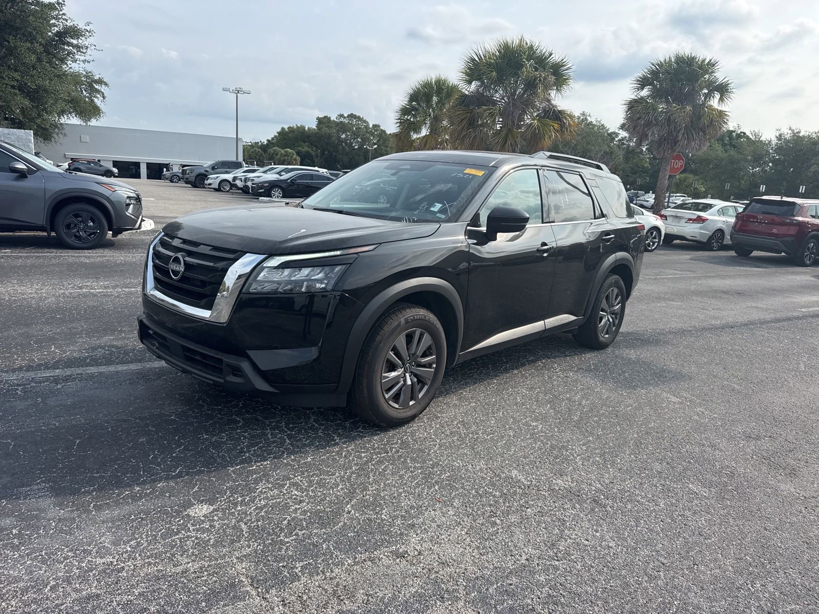 Used 2024 Nissan Pathfinder SV FWD image 5