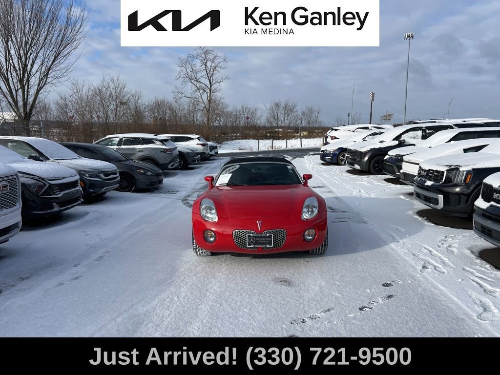 Used 2008 Pontiac Solstice Convertible w/ Preferred Package image 2