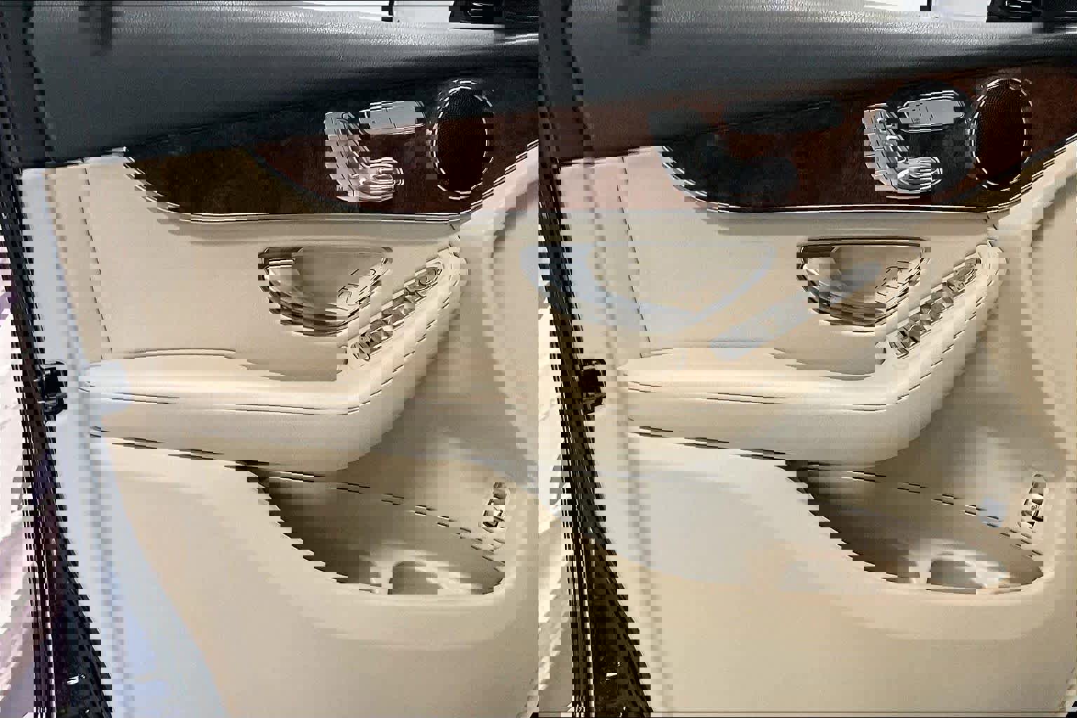 Used 2016 Mercedes-Benz GLC 300 4MATIC image 25