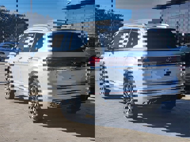 Used 2024 Volkswagen Atlas SEL Premium R-Line image 3