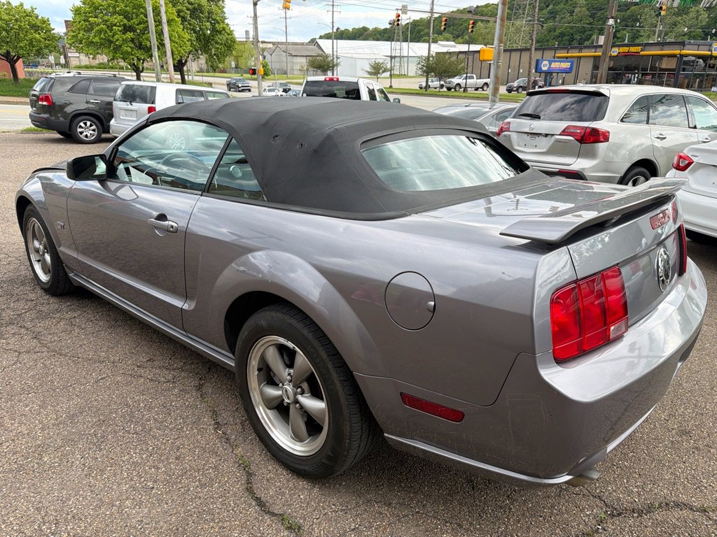Used 2006 Ford Mustang GT RWD image 2