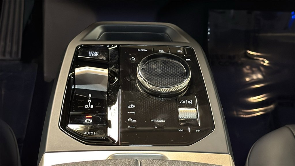 Used 2024 BMW iX xDrive50 w/ Premium Package image 24