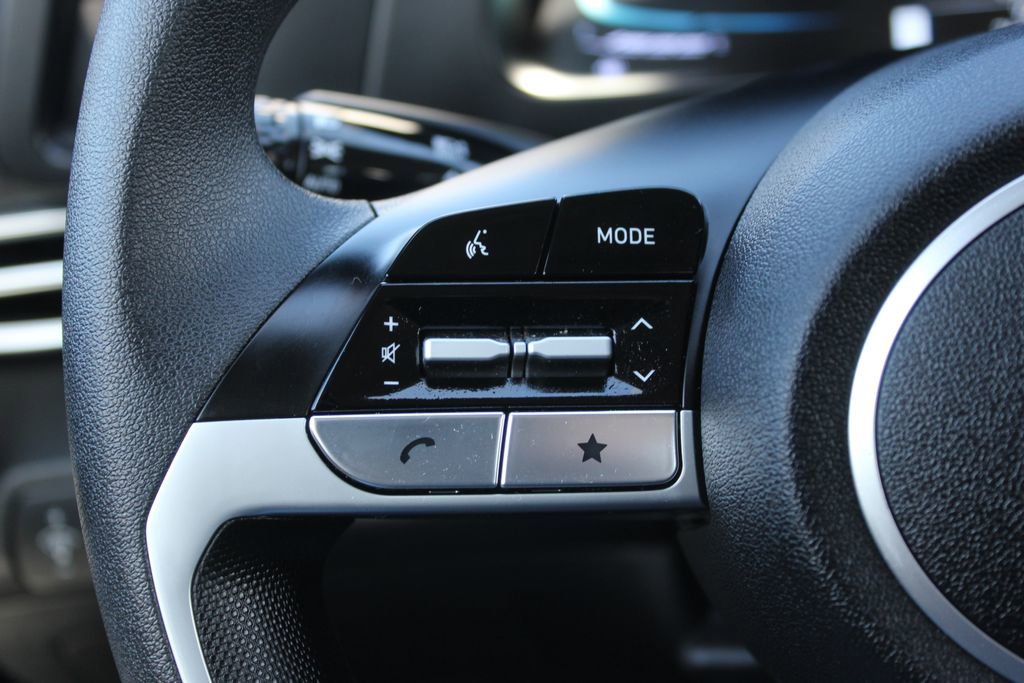 Used 2025 Hyundai Elantra SE image 25