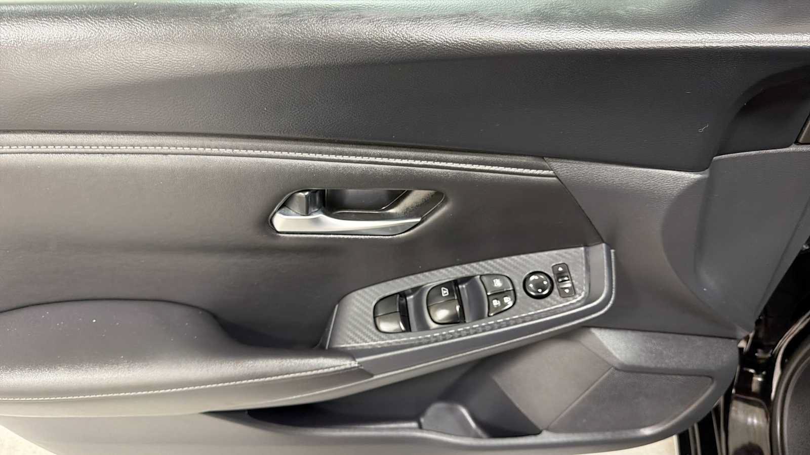 Used 2024 Nissan Sentra SV FWD image 15