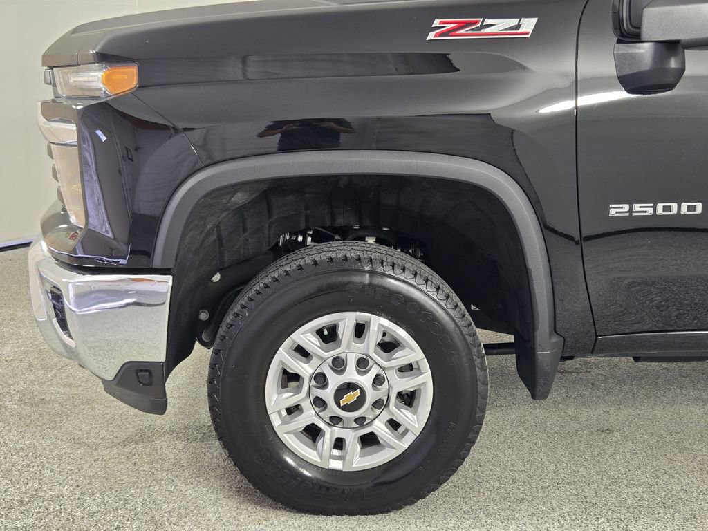 Used 2025 Chevrolet Silverado 2500 LT AWD/4WD image 8