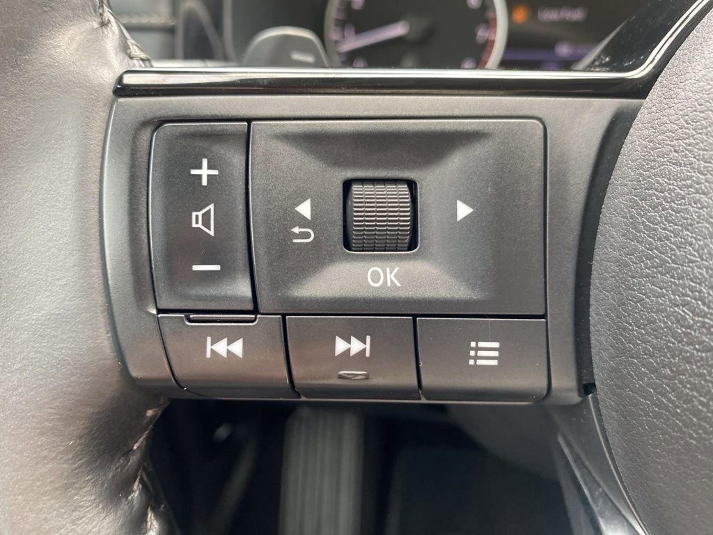 Used 2023 Nissan Pathfinder SL image 25