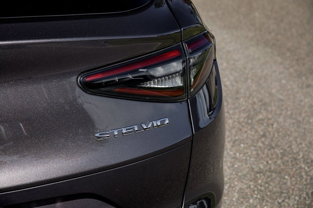 New 2025 Alfa Romeo Stelvio Sprint image 10