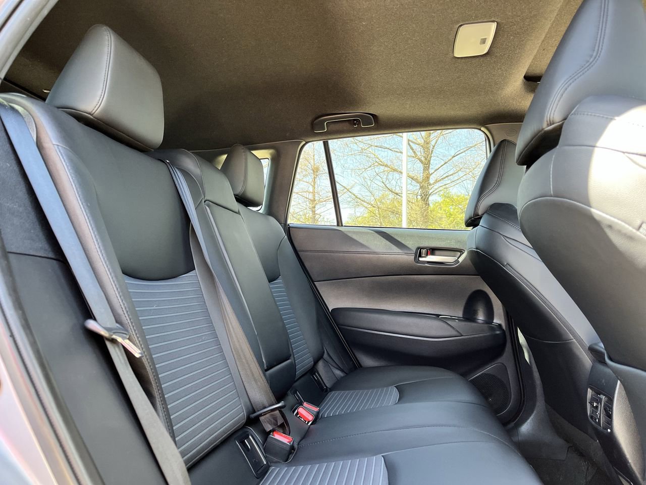 Used 2025 Toyota Corolla Cross AWD Hybrid w/ Convenience Package image 27