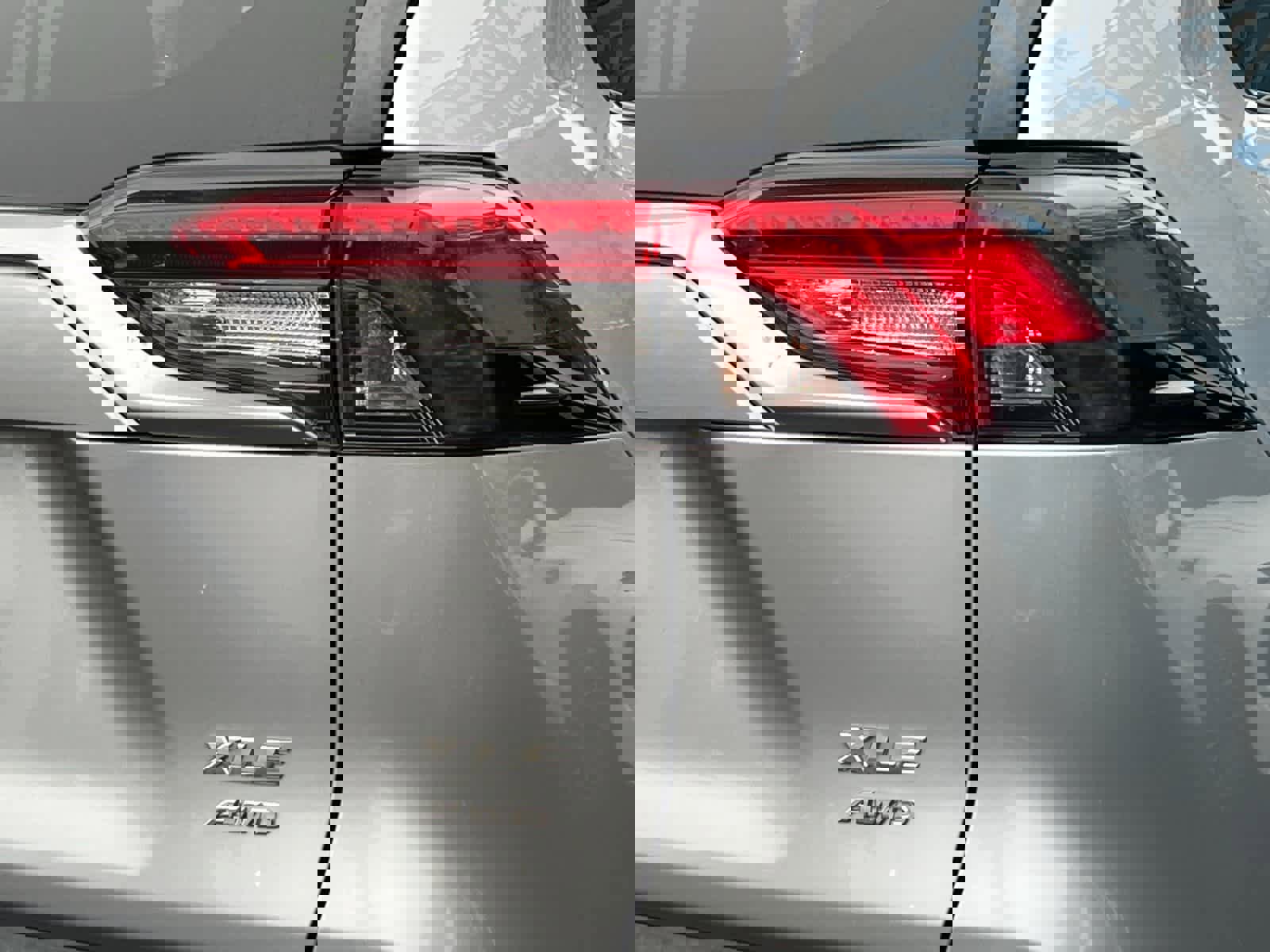 Used 2020 Toyota RAV4 XLE image 28