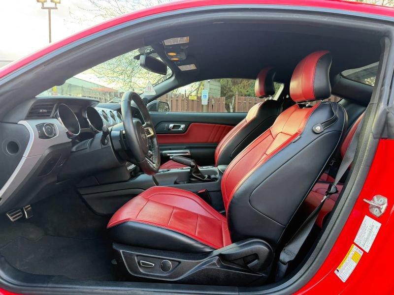 Used 2017 Ford Mustang Premium image 10