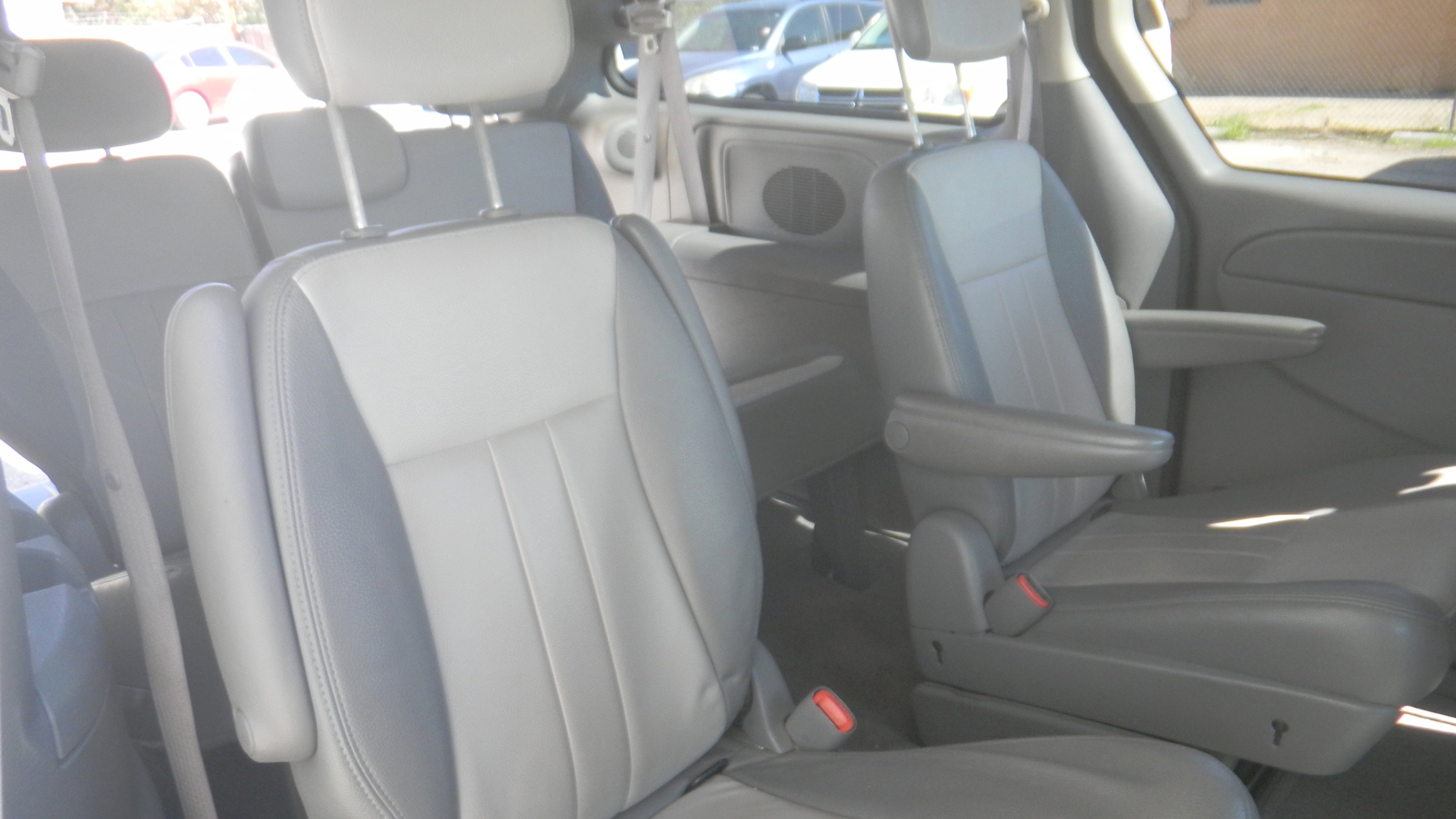 Used 2006 Dodge Grand Caravan SXT image 37