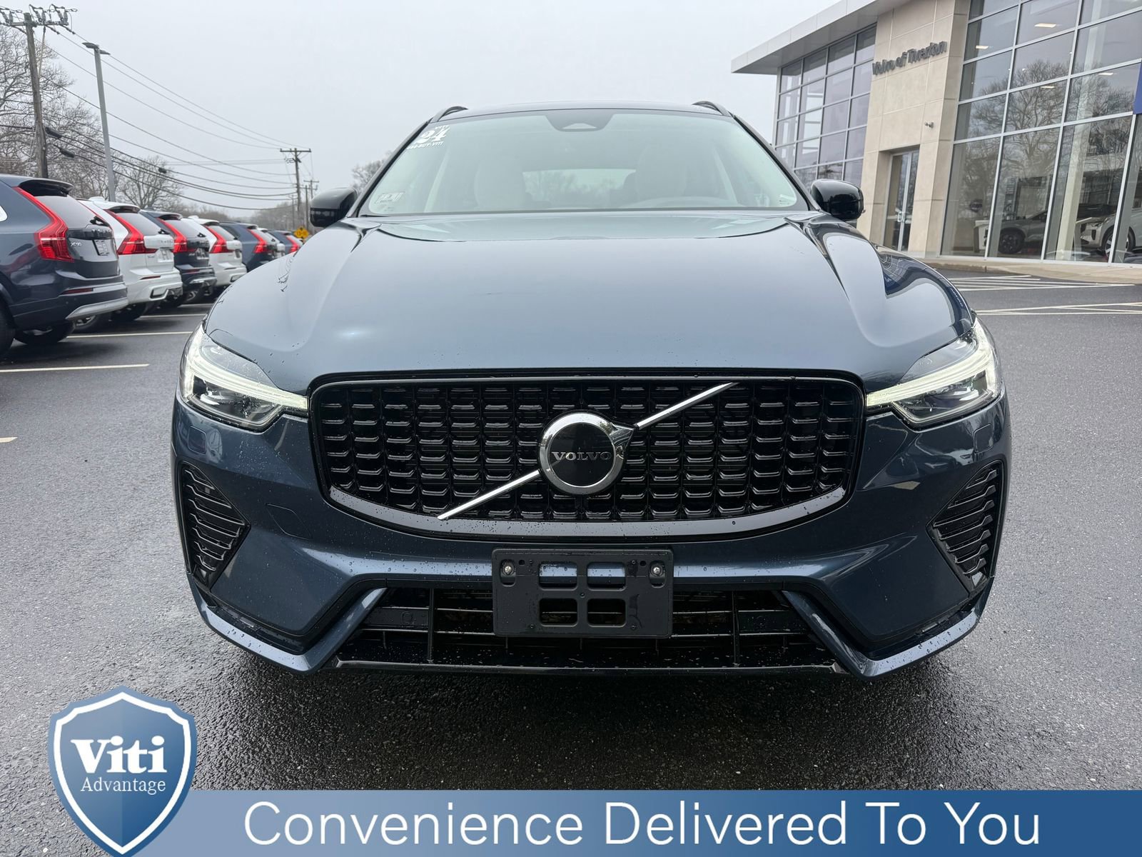 Used 2024 Volvo XC60 B5 Core w/ Protection Package Premier image 3