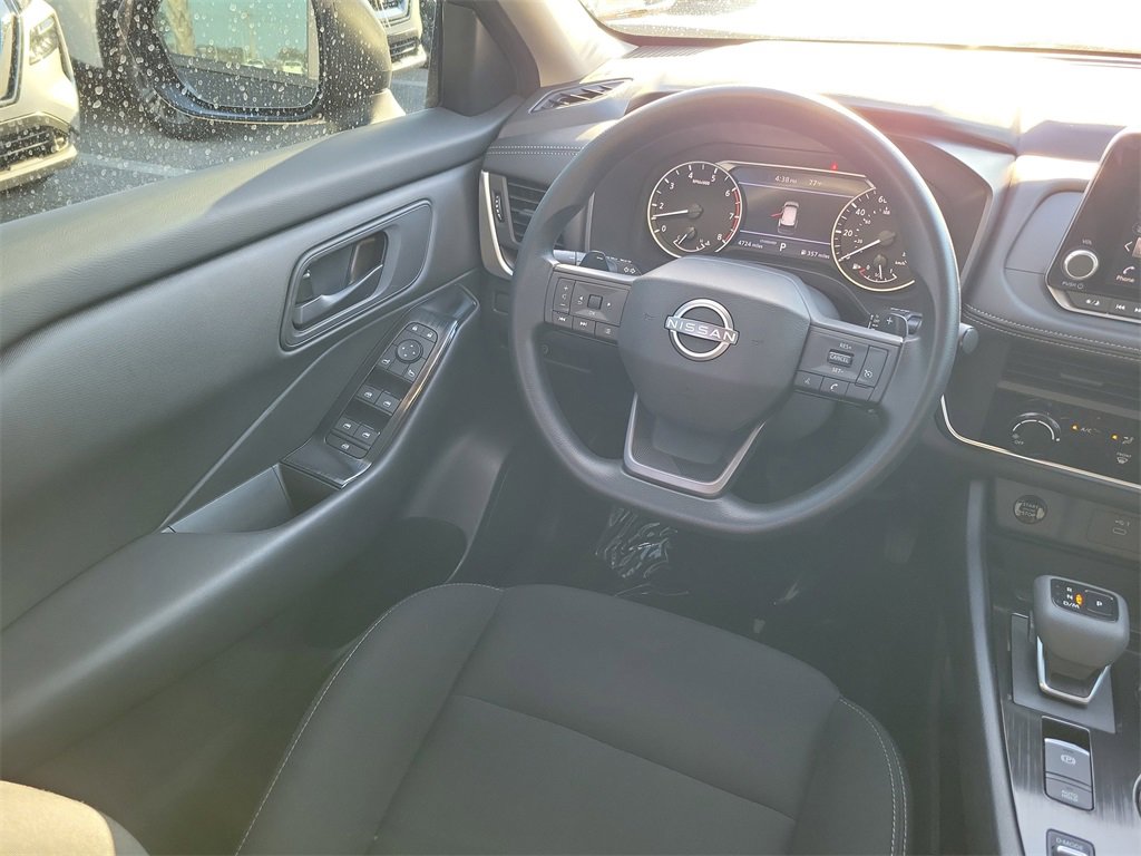 Used 2025 Nissan Rogue S image 17