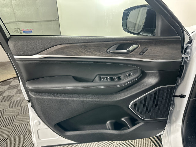 New 2027 Jeep Grand Cherokee Limited AWD/4WD image 6