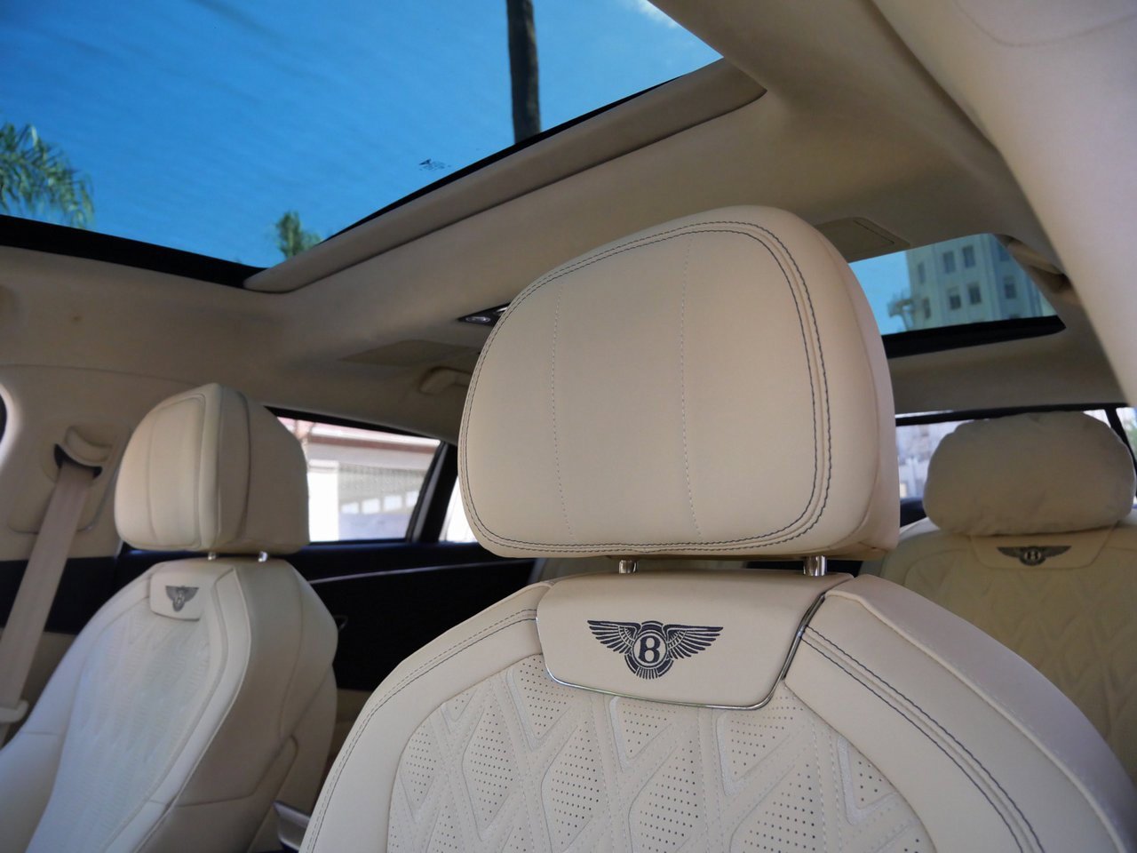 New 2026 Bentley Flying Spur Azure image 18