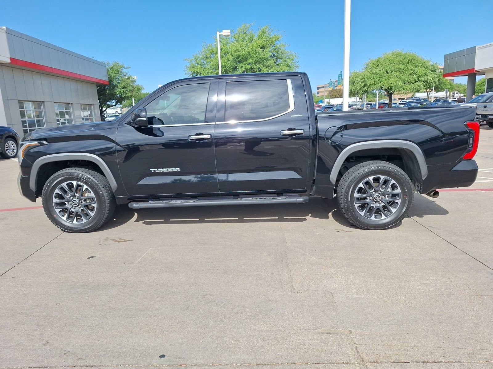 Used 2022 Toyota Tundra Limited AWD/4WD image 3