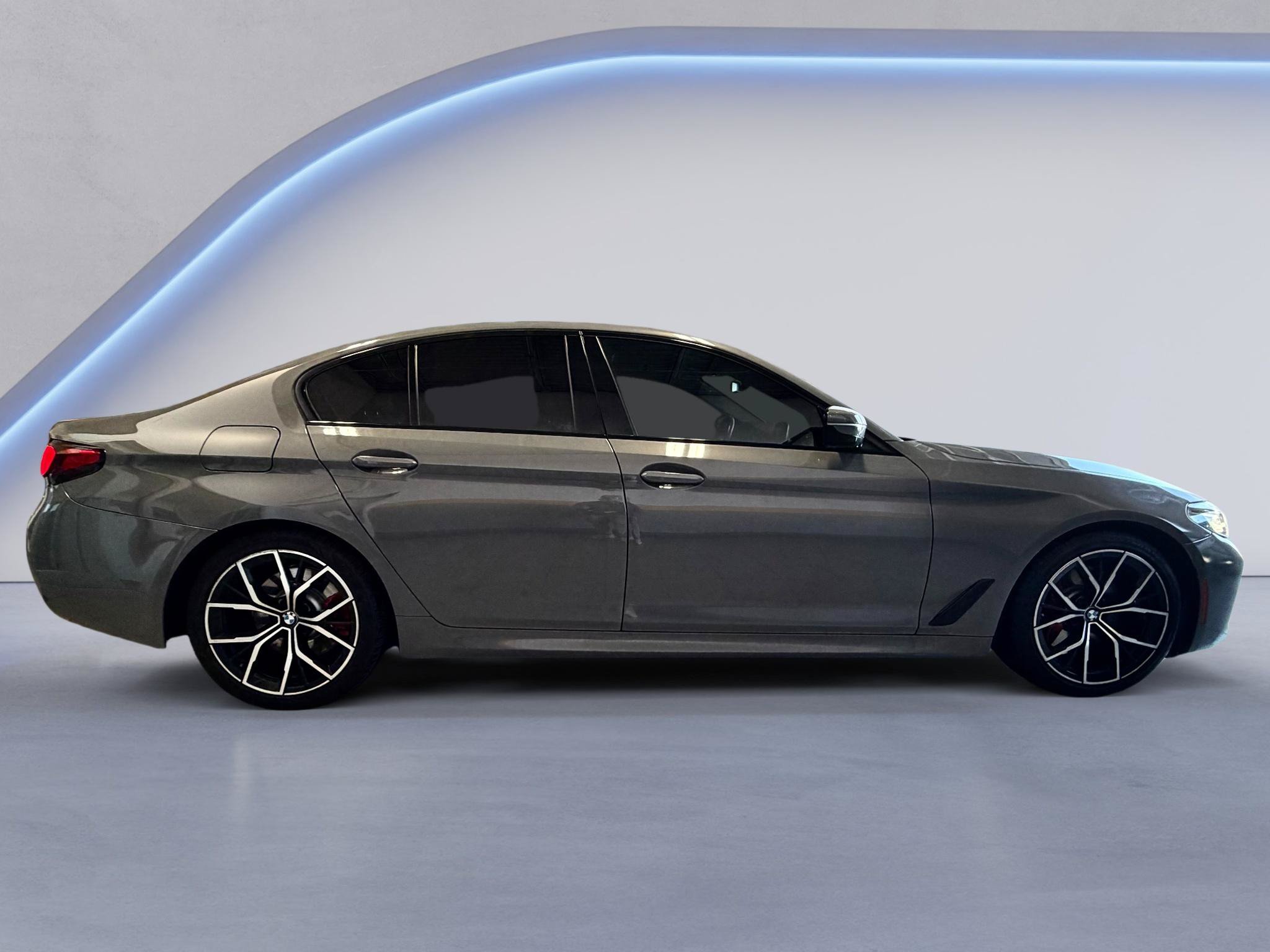 Used 2022 BMW 530i w/ M Sport Package RWD image 5