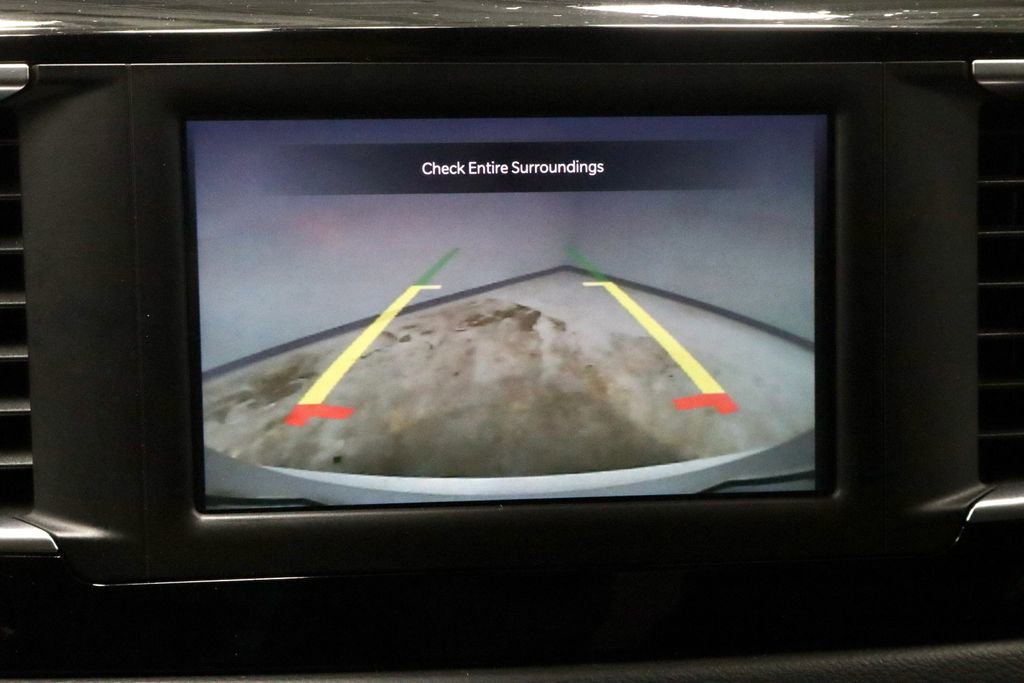 Used 2023 Chrysler Voyager LX image 2