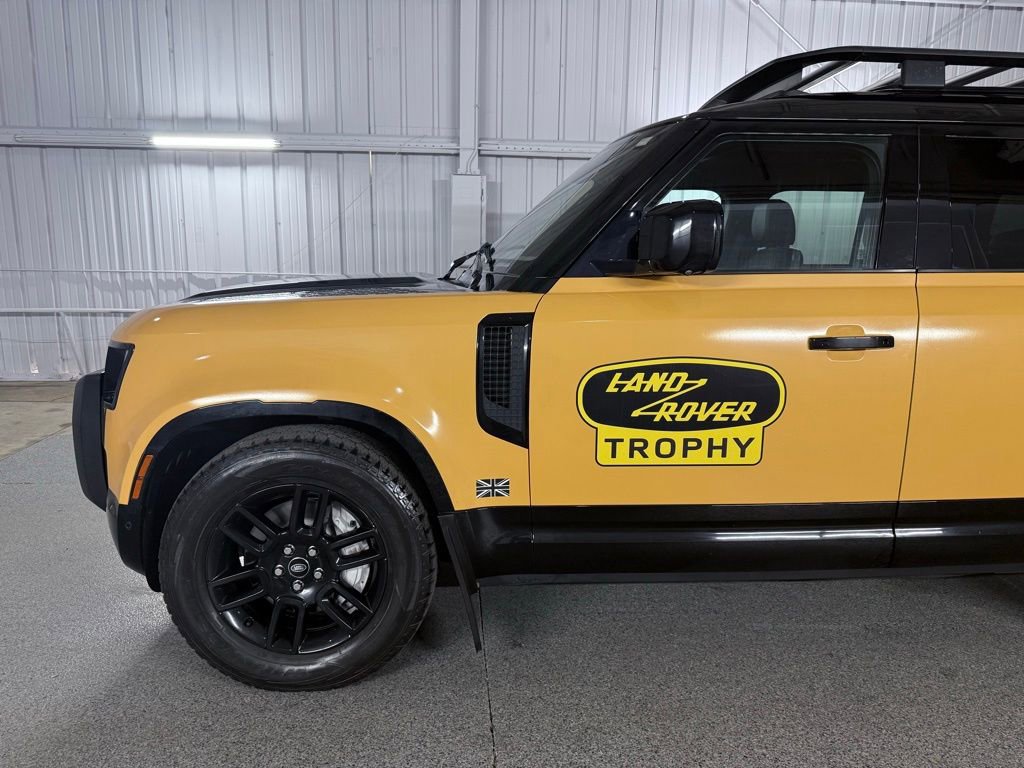 Used 2022 Land Rover Defender 110 X-Dynamic SE image 13