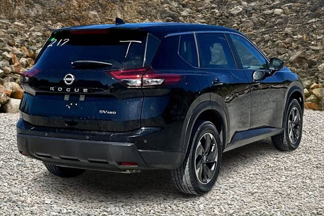 Used 2024 Nissan Rogue SV image 2