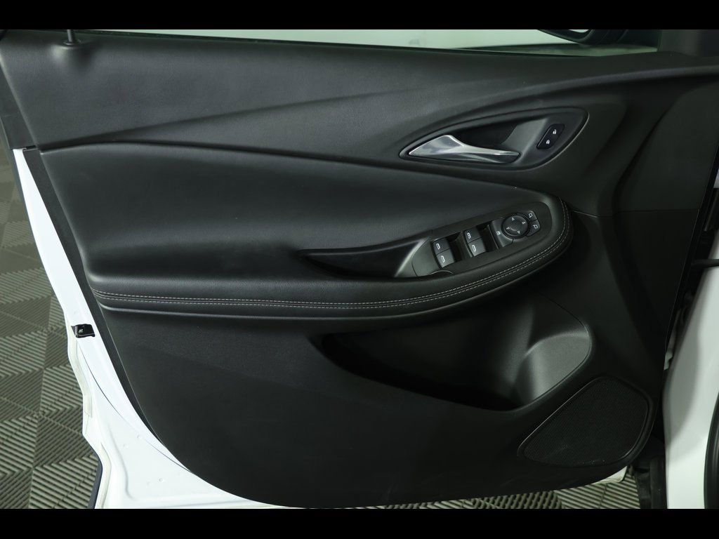 Used 2021 Buick Encore GX Select image 21