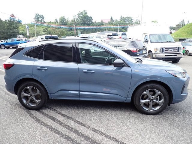 Used 2024 Ford Escape ST-Line w/ Tech Pack #1 AWD/4WD image 9