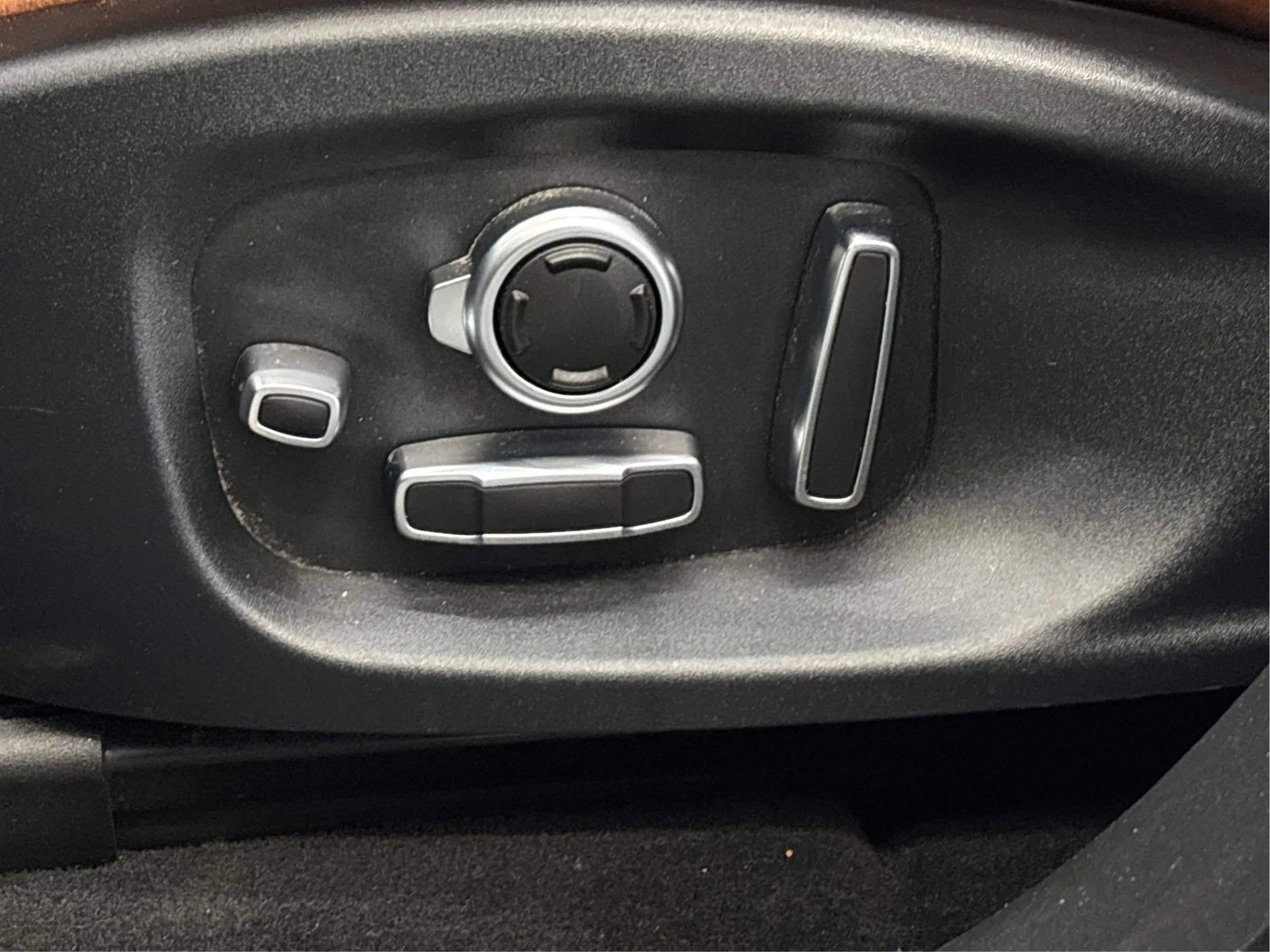 Used 2019 Jaguar F-PACE Portfolio image 19