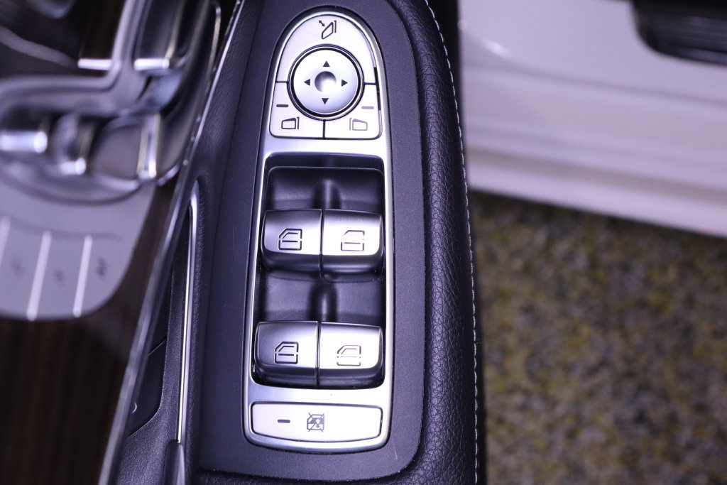 Used 2019 Mercedes-Benz C 300 Sedan image 41
