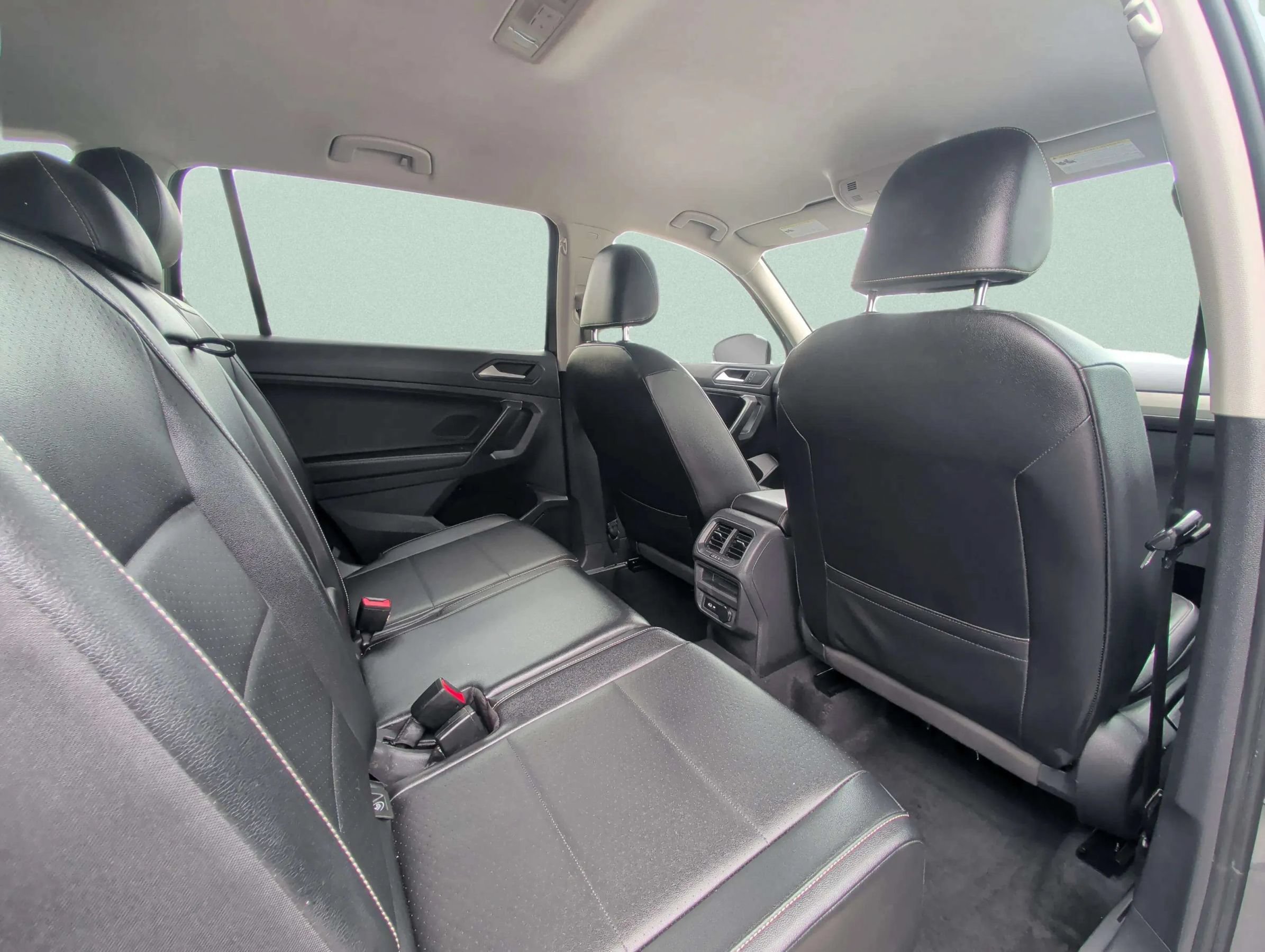 Used 2021 Volkswagen Tiguan SE FWD image 31