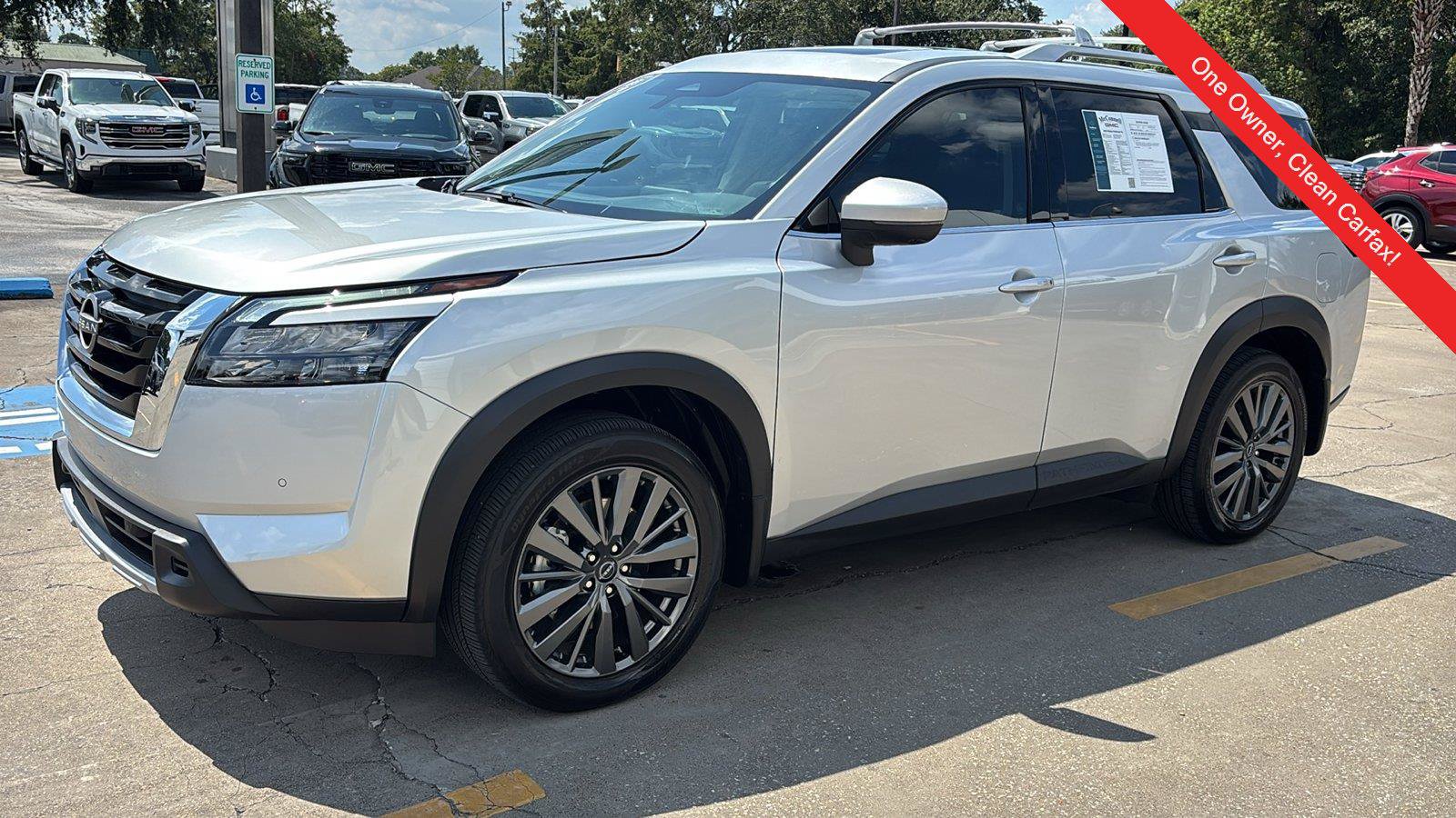 Used 2025 Nissan Pathfinder SL w/ SL Premium Package FWD image 3