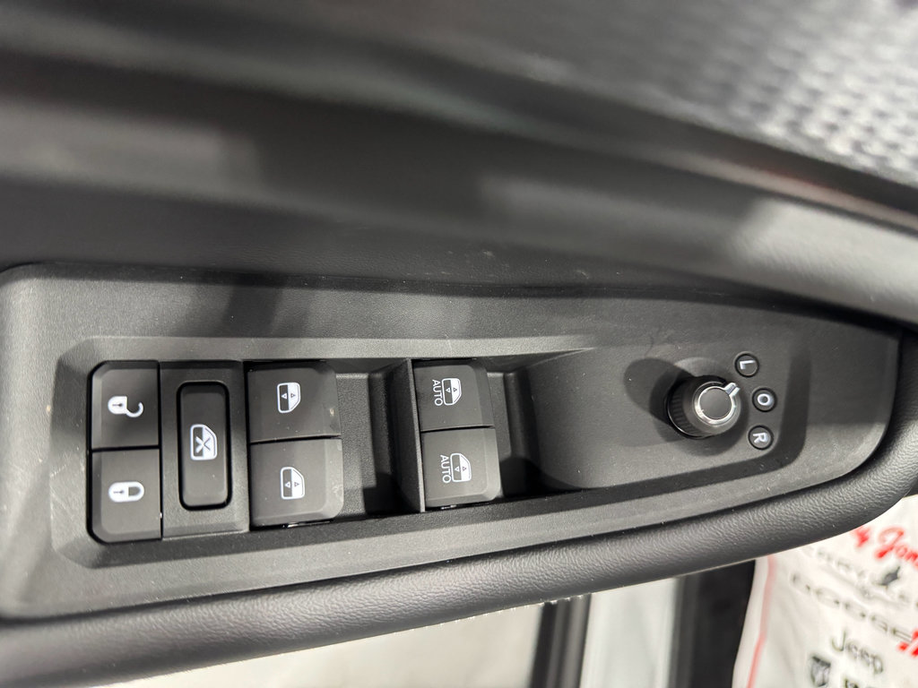 New 2025 Jeep Grand Cherokee L Altitude image 27