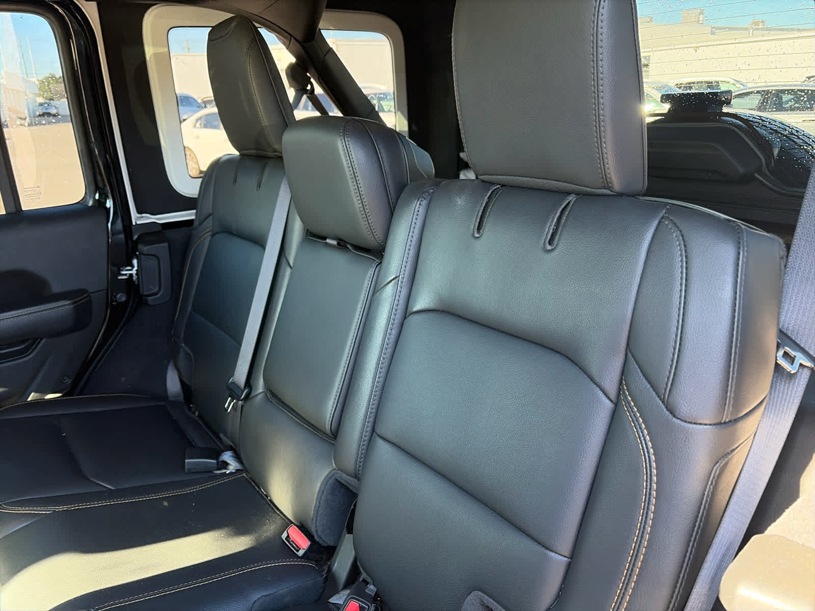 Used 2024 Jeep Wrangler Unlimited Sahara w/ Technology Group AWD/4WD image 9