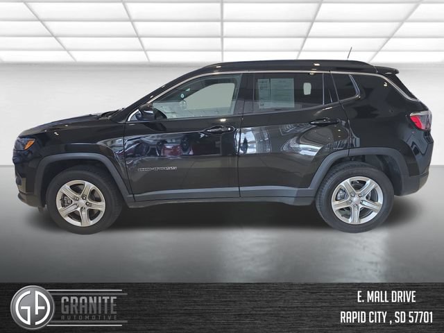 Used 2024 Jeep Compass Latitude AWD/4WD image 3