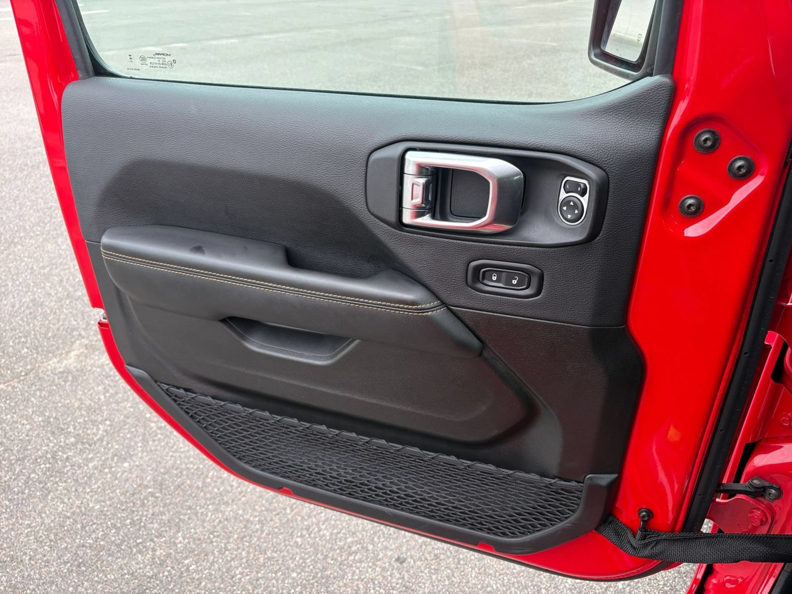 Used 2025 Jeep Wrangler Unlimited Sahara AWD/4WD image 18