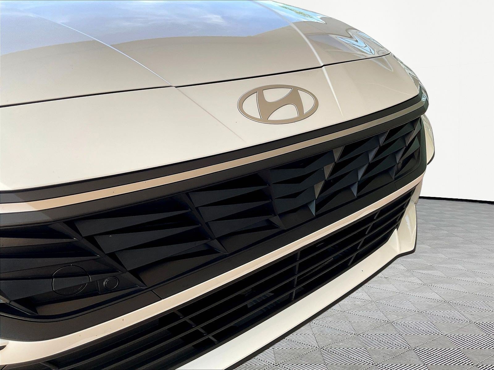 Used 2024 Hyundai Elantra SE FWD image 30