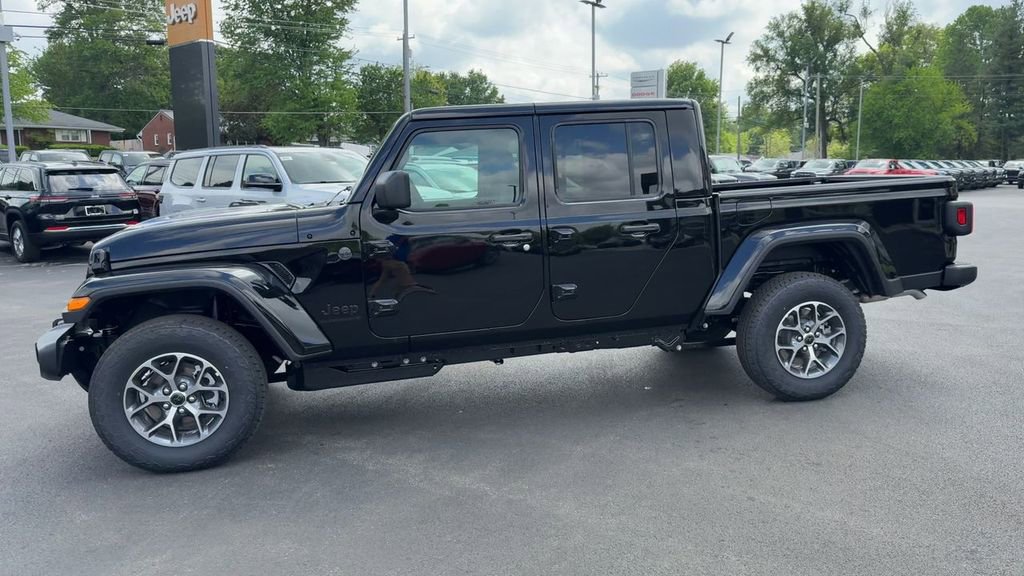 New 2026 Jeep Gladiator Sport AWD/4WD image 3