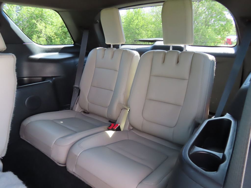Used 2015 Ford Explorer XLT w/ Equipment Group 202B AWD/4WD image 25