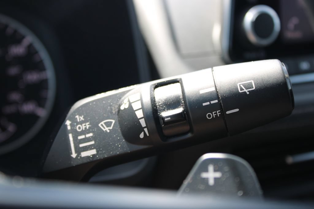 Used 2024 Nissan Rogue SV AWD/4WD image 40