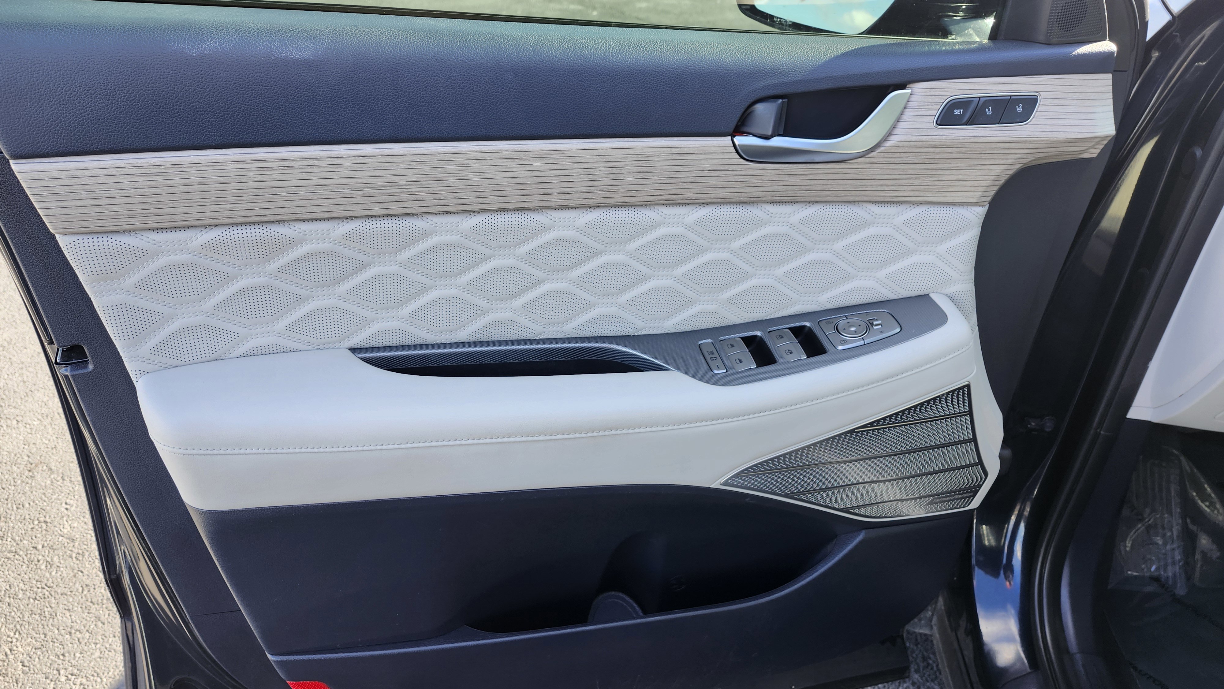 Used 2022 Hyundai Palisade Calligraphy image 25