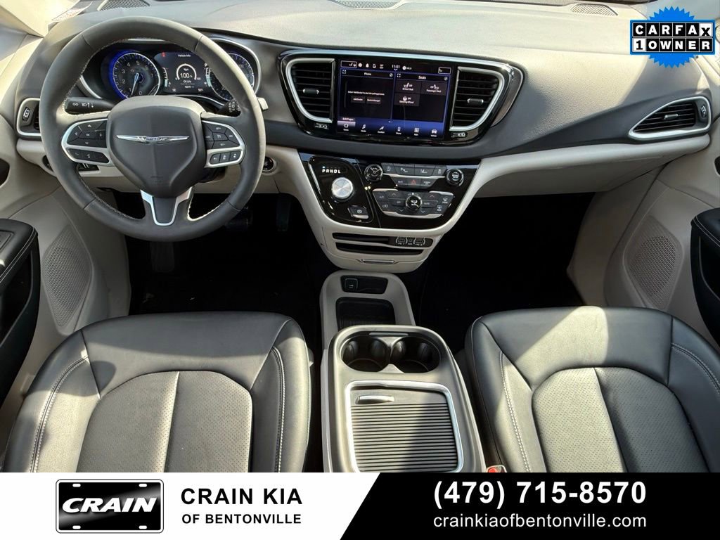 Used 2024 Chrysler Pacifica Touring-L image 30