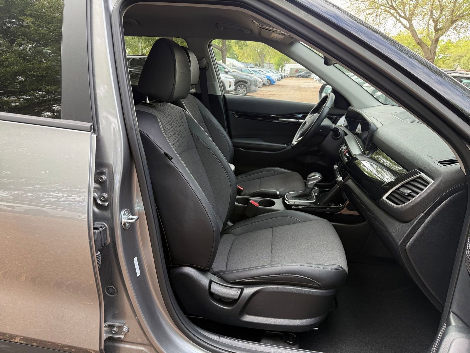 Used 2025 Kia Seltos S image 33