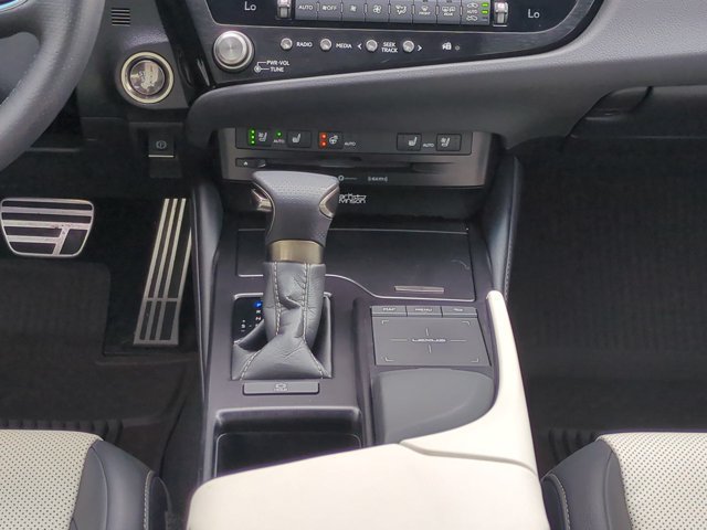 Certified 2022 Lexus ES 350 F Sport w/ Accessory Package 2 FWD image 18