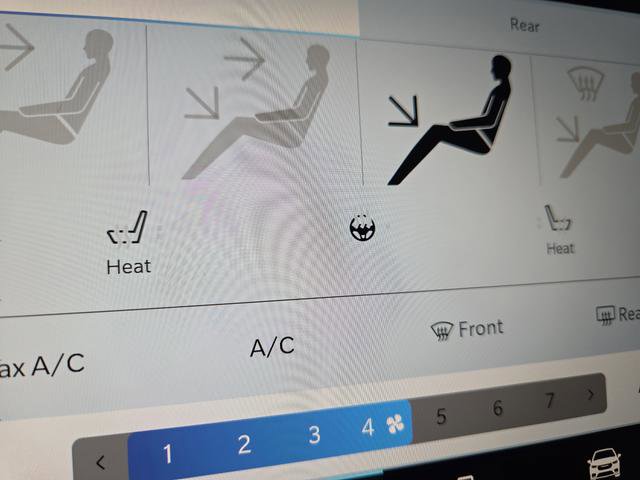 New 2026 Chrysler Pacifica Select image 7