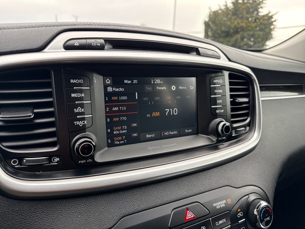 Used 2017 Kia Sorento LX w/ LX Convenience Package image 29