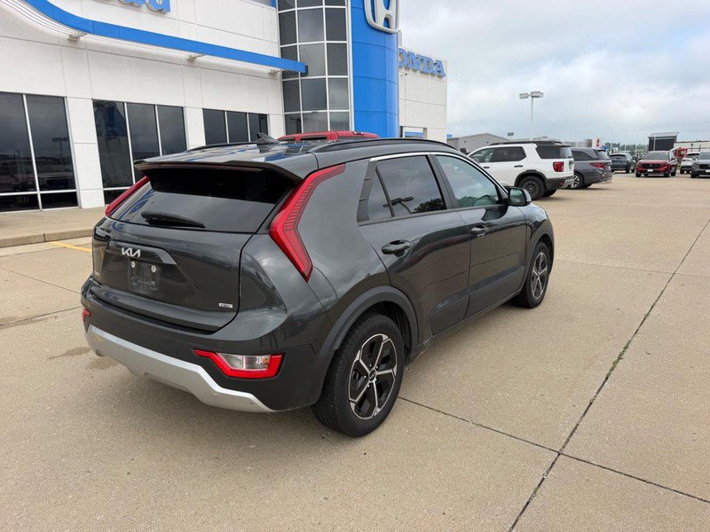 Used 2023 Kia Niro EX FWD image 2