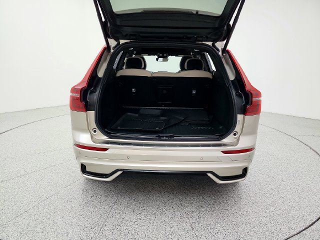 Certified 2026 Volvo XC60 B5 Plus AWD/4WD image 19