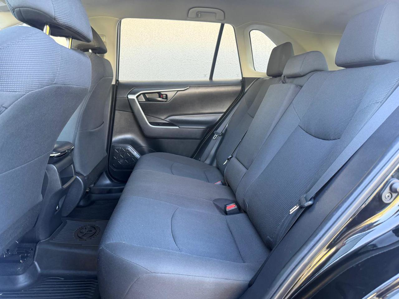 Used 2020 Toyota RAV4 LE FWD image 14