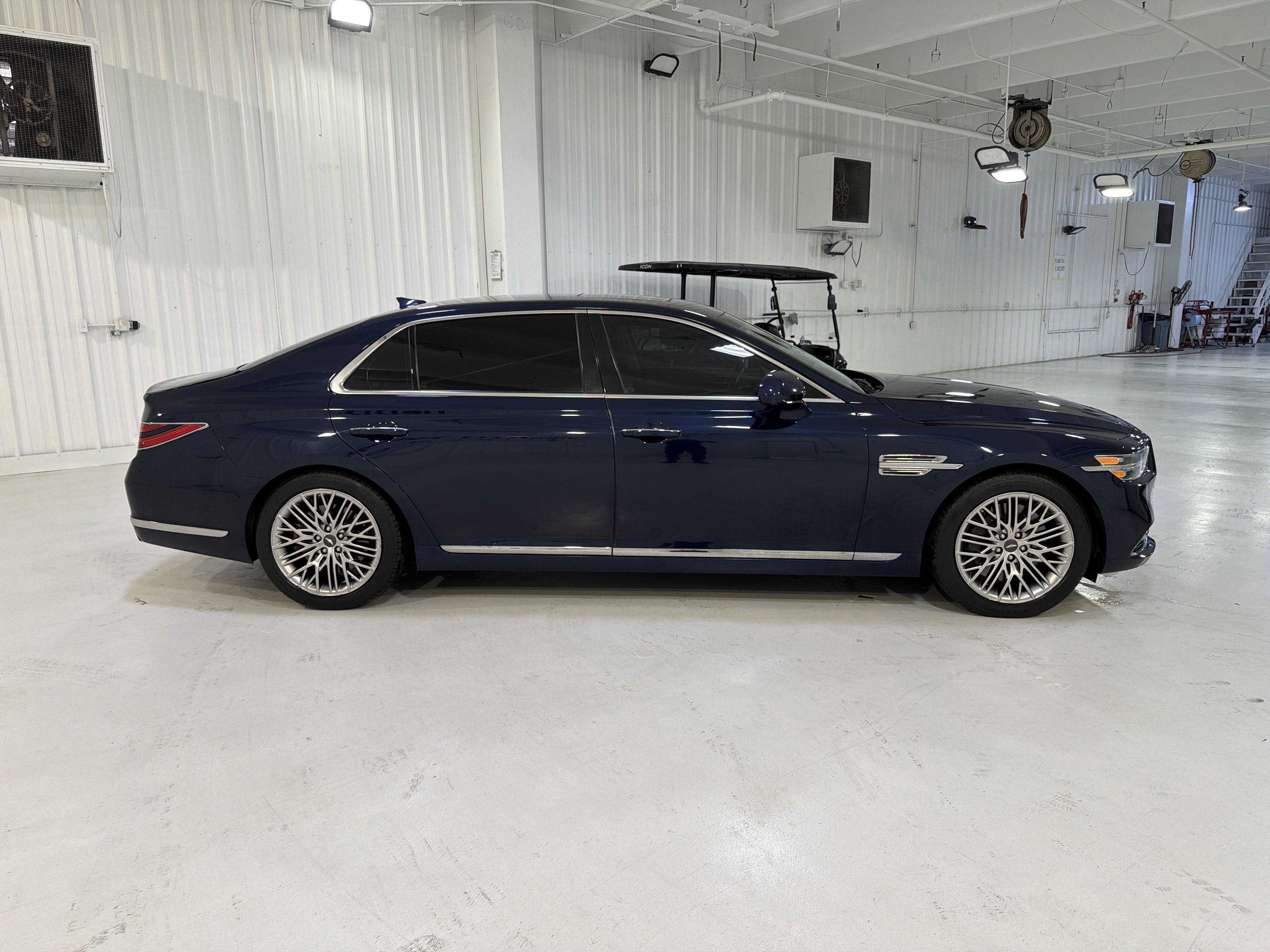 Used 2021 Genesis G90 3.3T Premium RWD image 6